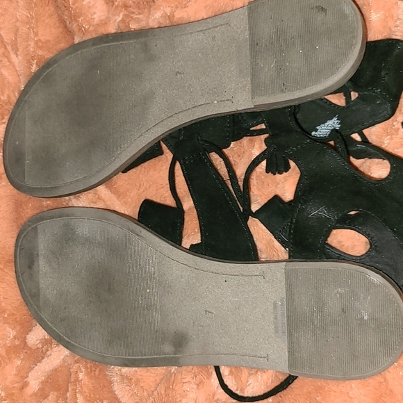 OLD NAVY LACE UP SANDALS SIZE 7 WORN ONE TIME - Picture 2 of 3